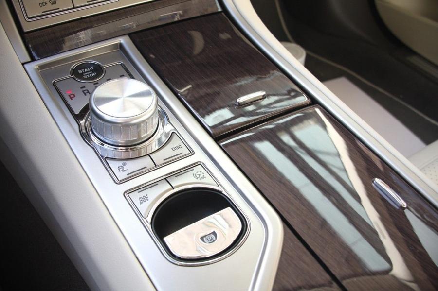  Jaguar XF 2008 года  (фото 144 из 175)